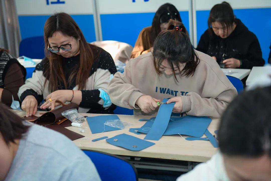 三八妇女节主题活动|南汇公交工会举办手工包编织体验团建活动